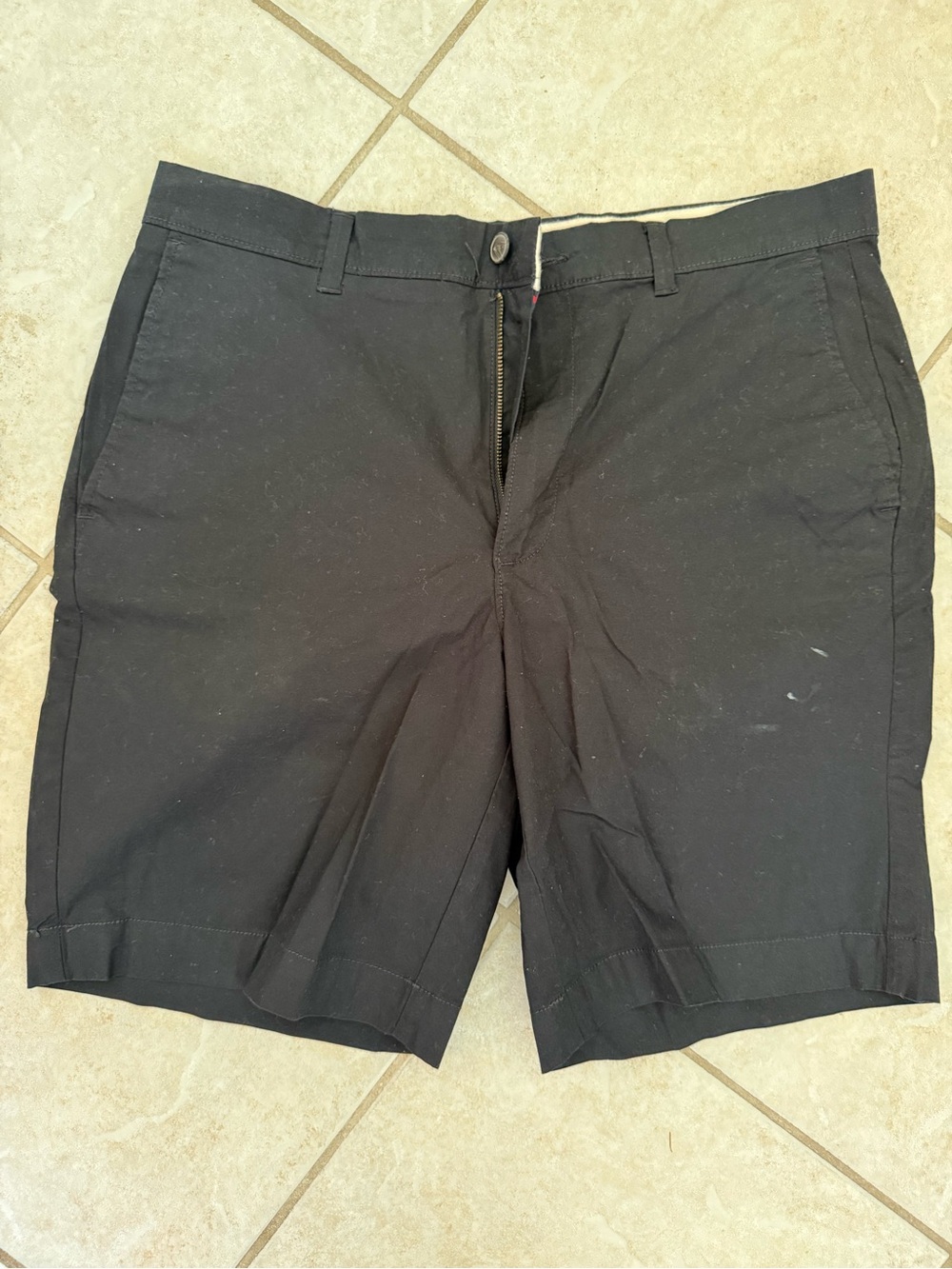 Amazon Essentials Men's Black Flat-Front Chino Shorts